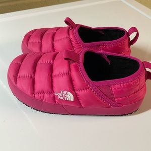 Kids used North face mules. Still in great condition